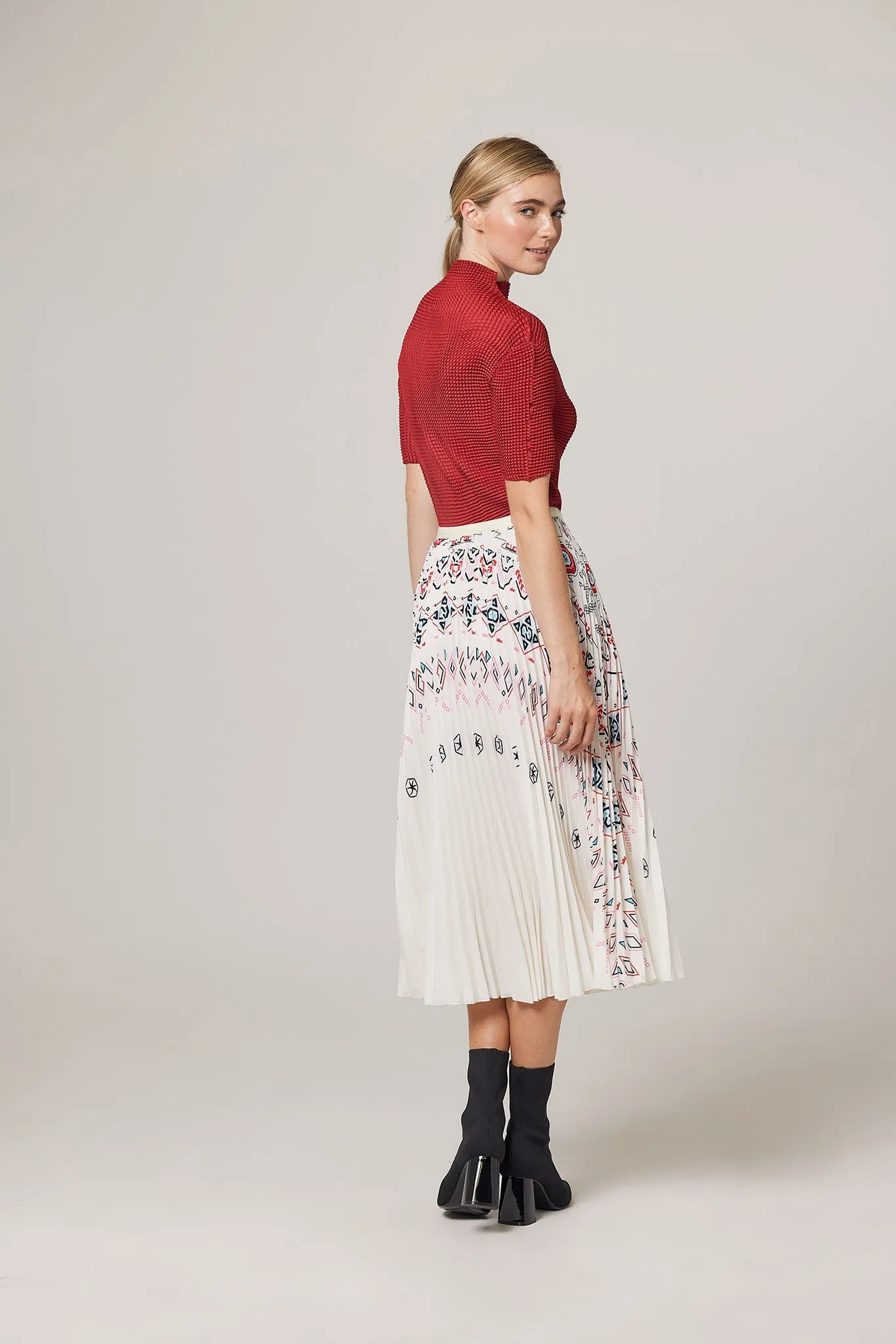 Jacqueline 3D Honeycomb Short Sleeve Top