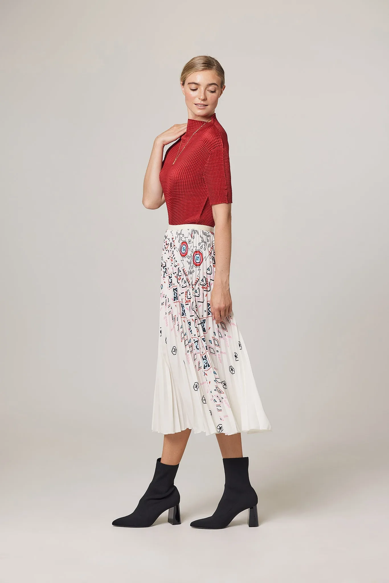 Jacqueline 3D Honeycomb Short Sleeve Top