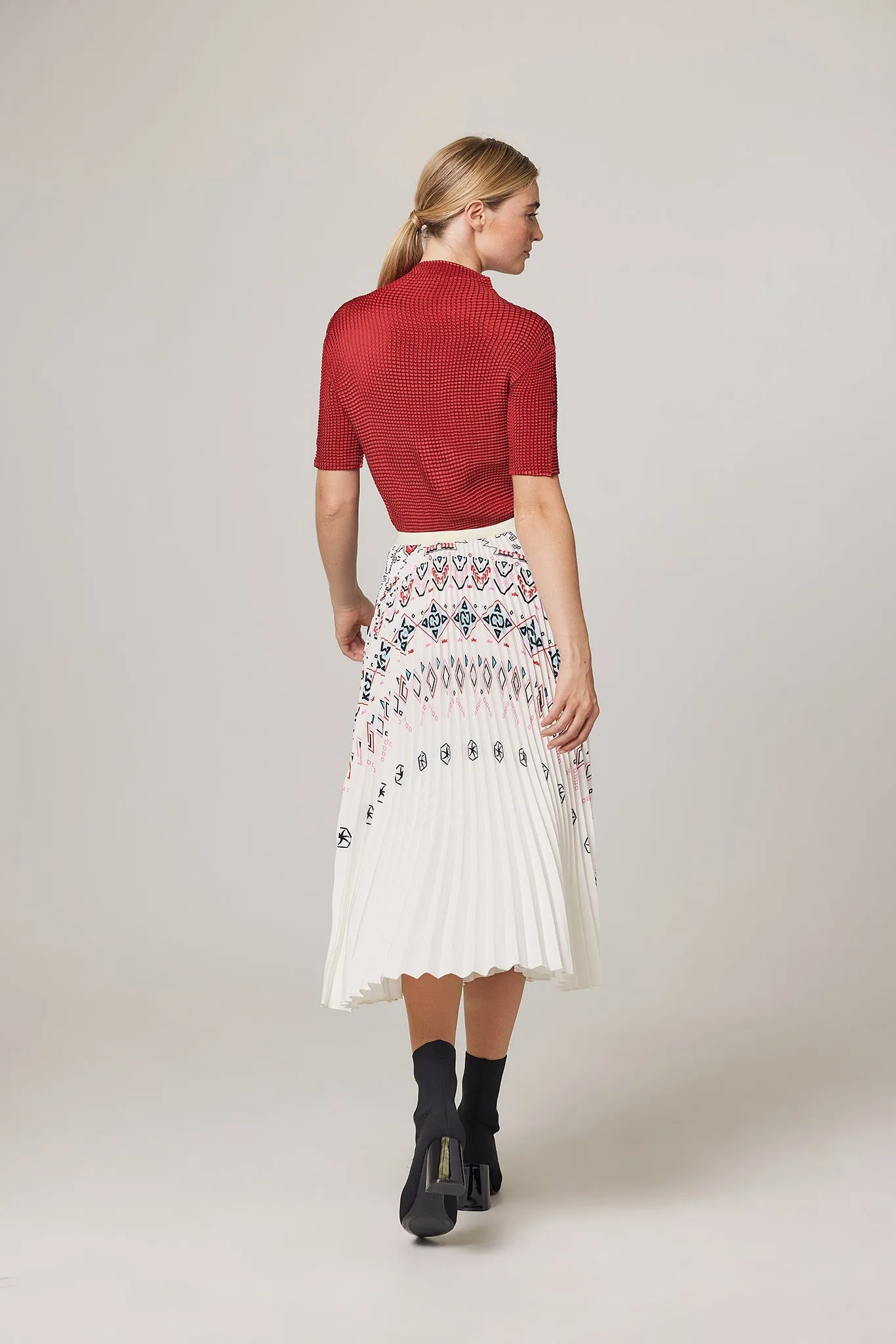 Jacqueline 3D Honeycomb Short Sleeve Top